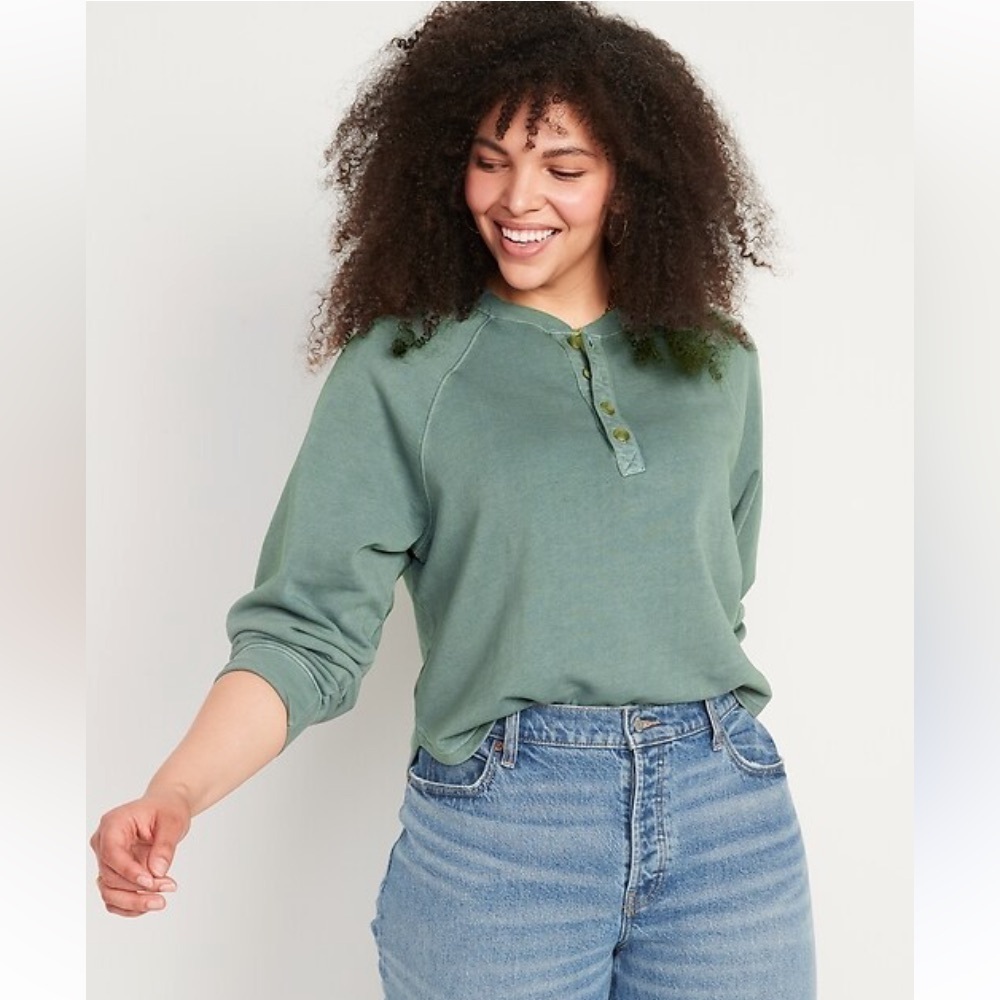 Old Navy Green Long Sleeve Henley sweatshirt